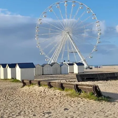 Persea Yourhosthelper Ouistreham Buitenkant foto
